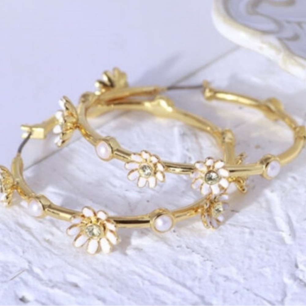 ISO Kate Spade He Loves Me, He Loves Me Not Floral Daisy Chain Hoop Earrings